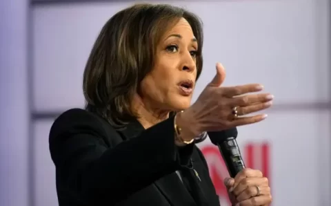 Kamala Harris chama Trump de fascista e descontrolado