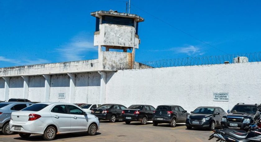 Polícia Penal apreende 25 celulares escondidos em garrafa térmica na PCE