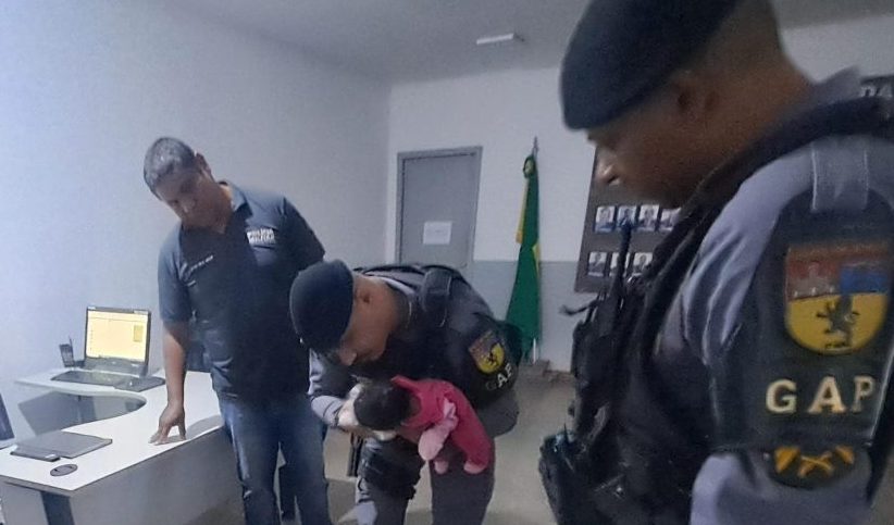 PM salva bebê de apenas dois dias de vida que estava engasgada