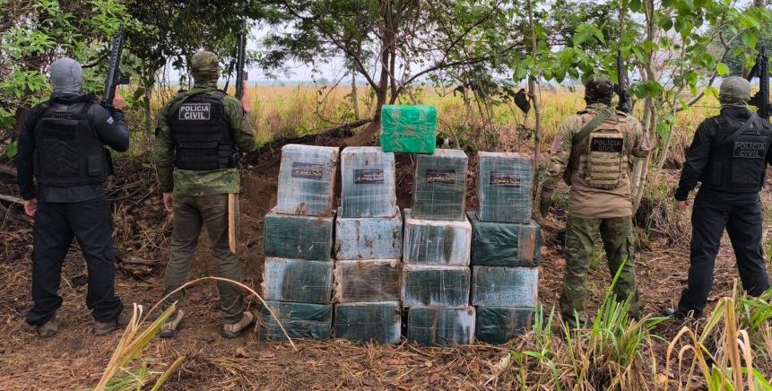 Polícia Civil apreende 500 tabletes de cocaína enterrados em sítio na fronteira 