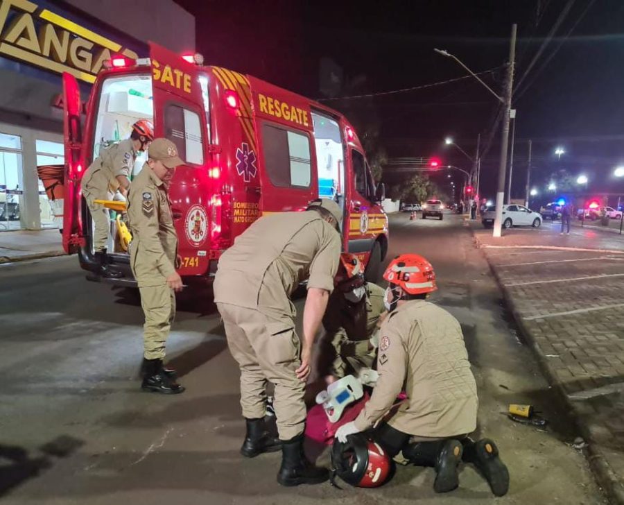 Corpo de Bombeiros socorre vítima de acidente com motocicleta