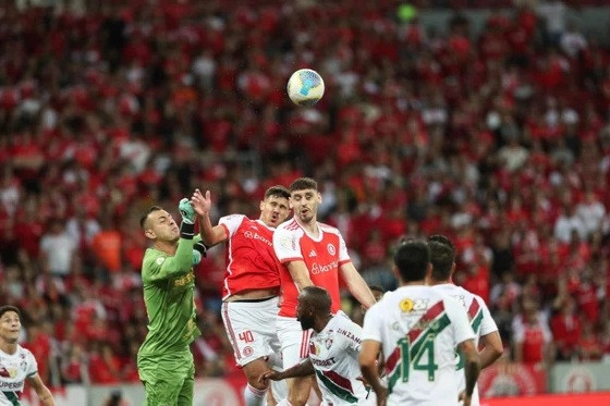 CAMPEONATO BRASILEIRO:   Imparável, Inter vence Fluminense no Beira-Rio, ultrapassa Flamengo e entra no G-4