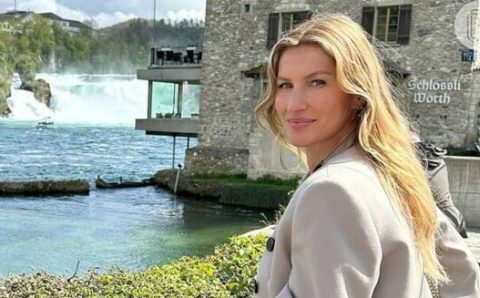 Gisele Bündchen exibe barriguinha de grávida pela primeira vez em evento e tamanho impressiona: ‘Já está aparecendo’