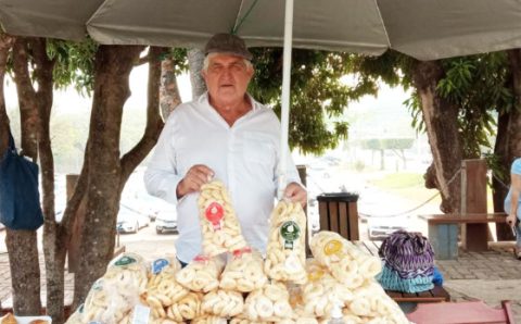 MT:  TEMPERATURA ALTA:   Calor leva a cuidado especial na fabricação da tradicional peta