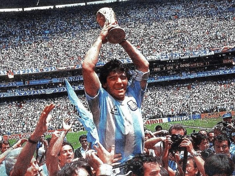 Hoje na história – 25 de novembro – Morre Diego Maradona