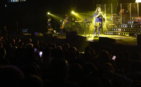 Ana Carolina exalta Cássia Eller em noite lotada no Ulysses Guimarães