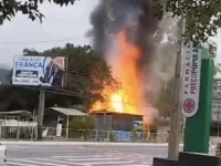 Veja casa de homem-bomba antes e depois de incêndio em Santa Catarina