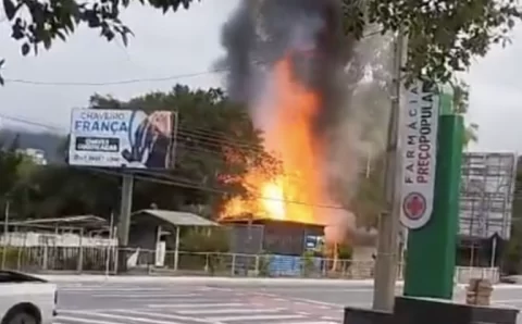 Veja casa de homem-bomba antes e depois de incêndio em Santa Catarina