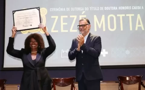 Zezé Motta recebe título de Doutora Honoris Causa da Fiocruz