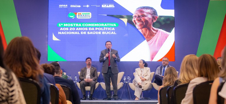 BRASIL SORRIDENTE:    Mostra comemorativa celebra os 20 anos da Política Nacional de Saúde Bucal