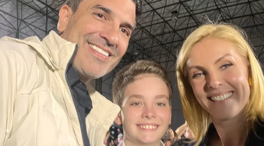 Ao lado de Edu Guedes, Ana Hickmann celebra formatura do filho: “Admiração”