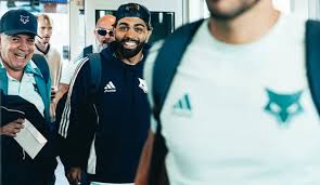 Com Gabigol e Dudu, delegação do Cruzeiro desembarca nos Estados Unidos para pré-temporada