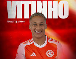 Internacional anuncia contratação do meia-atacante Vitinho até junho de 2025