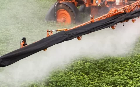 Aumento no uso de defensivos agrícolas no Brasil: soja lidera a expansão da área tratada