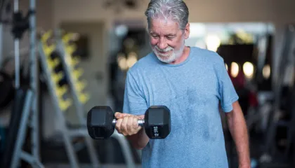 Musculação protege o cérebro de idosos contra demência, sugere estudo